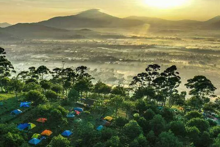 Eksplorasi Gunung Putri Lembang Perpaduan Alam Dan Rekreasi Di Bandung